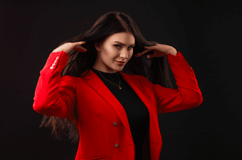 Avoir du charisme femme : l’attitude et la prestance en image - première impression