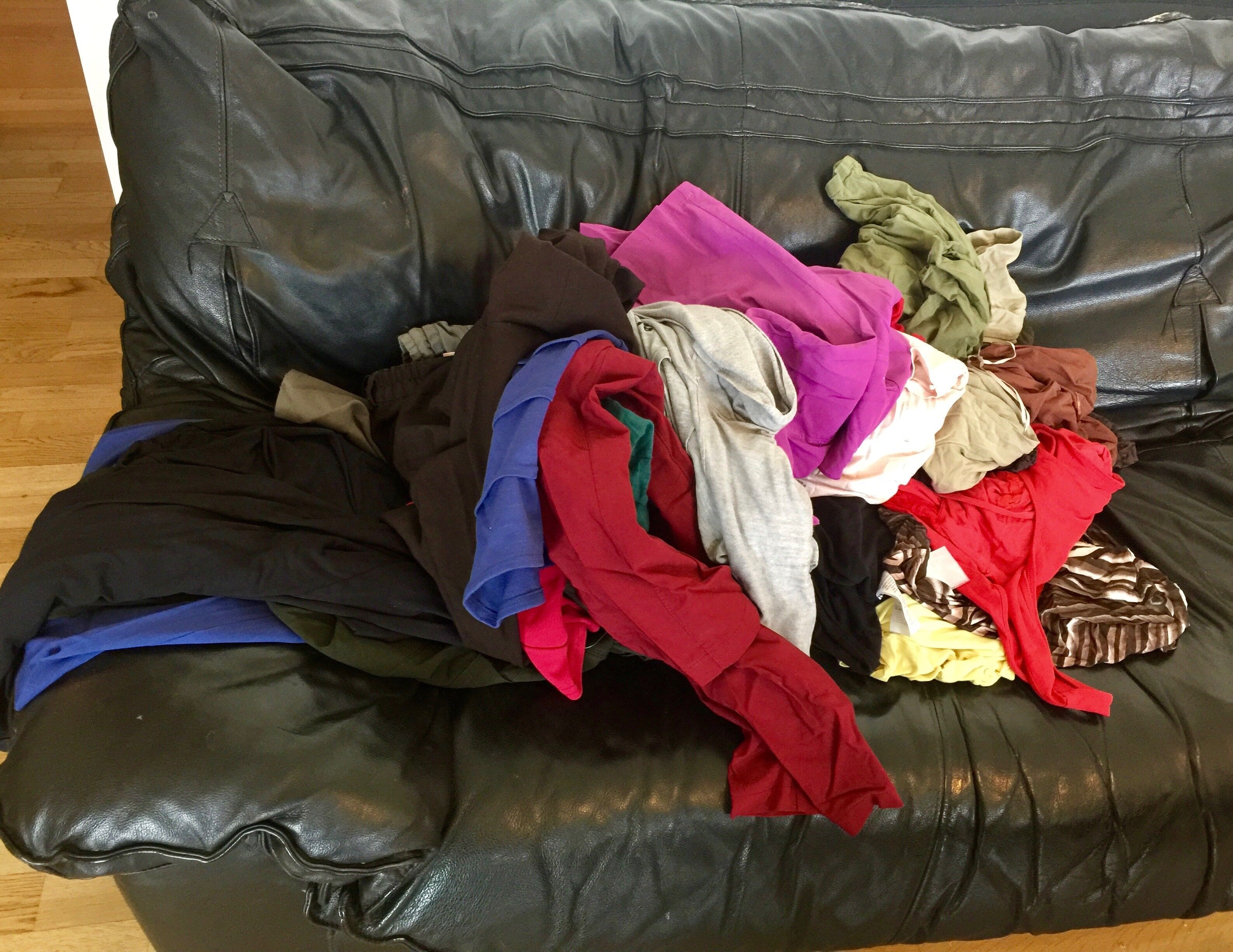 Pile de vêtements avant Christine 1 by Mademoiselle M