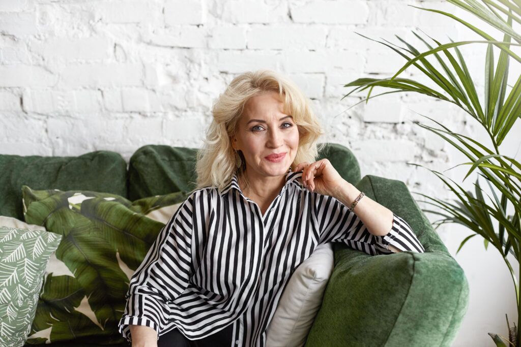 charisme - femme - joyeuse