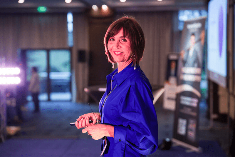 Avoir du charisme femme : experte en image et communication – Première Impression