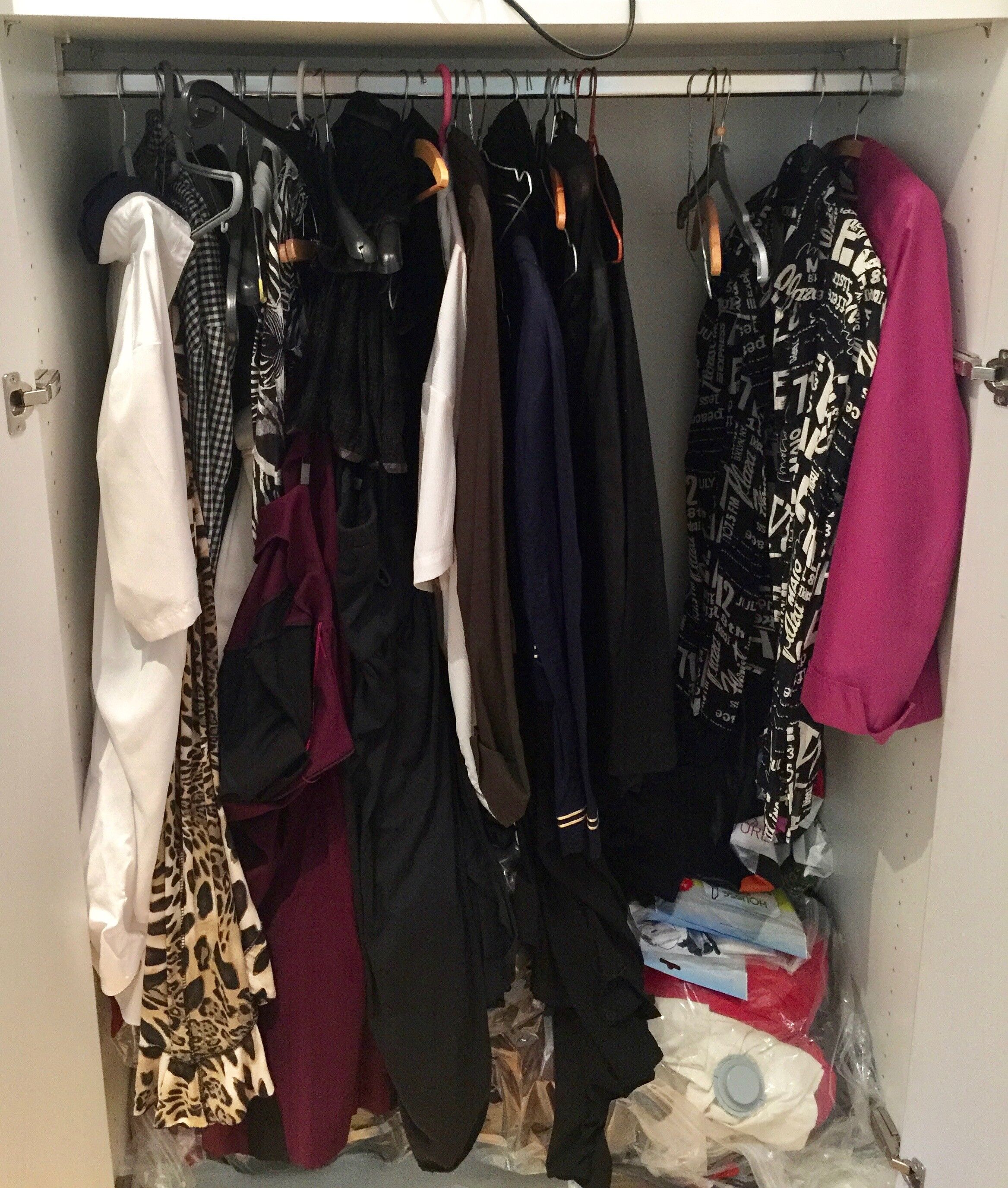 Armoire à vêtements avant Christine 1 by Mademoiselle M