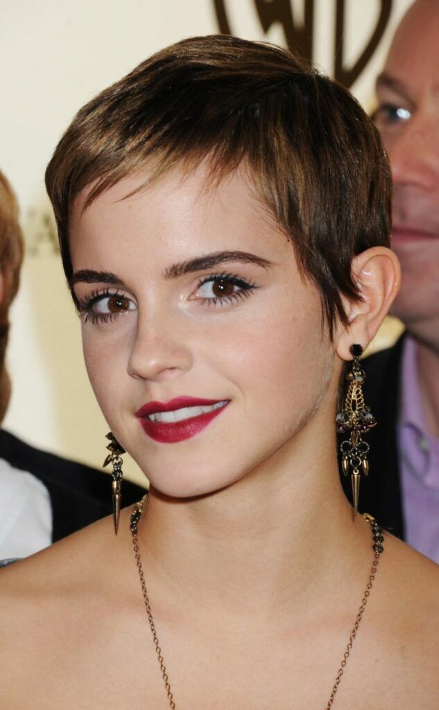 Emma Watson - cheveux courts femme - Première Impression